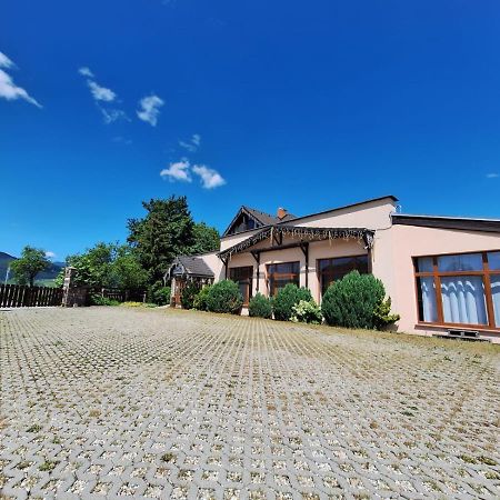 Vila Fenix B&B Ruzomberok Extérieur photo