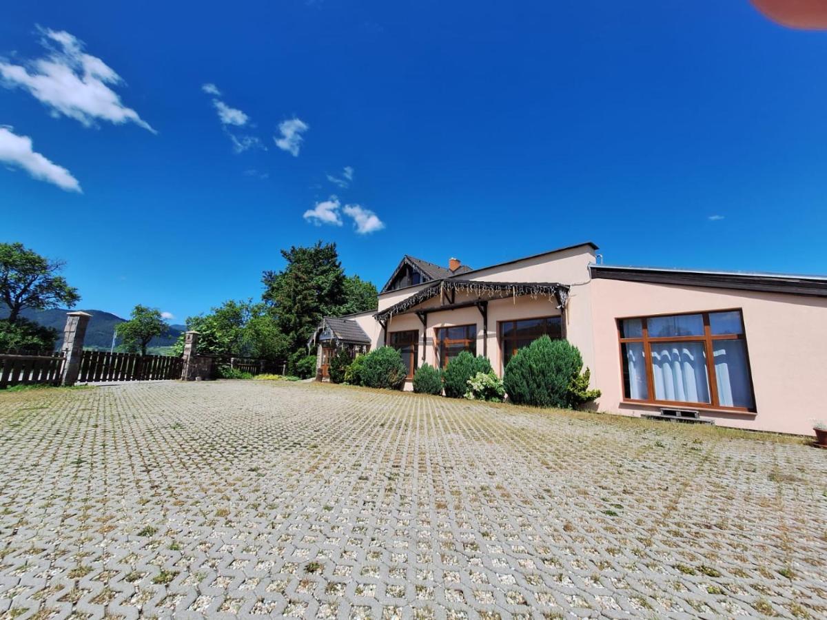 Vila Fenix B&B Ruzomberok Extérieur photo